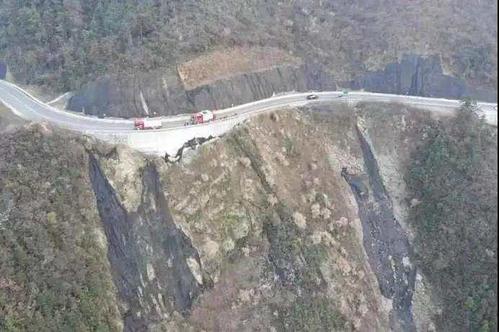 梦见汽车掉下悬崖 梦见汽车掉下悬崖