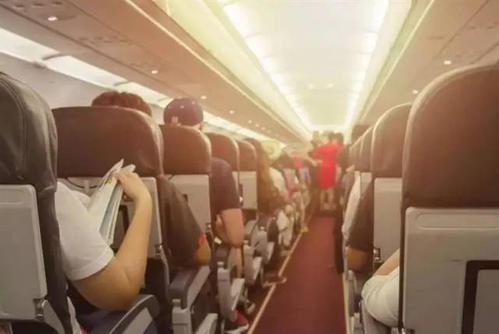 梦见坐高铁有人霸位 梦见坐高铁有人霸位