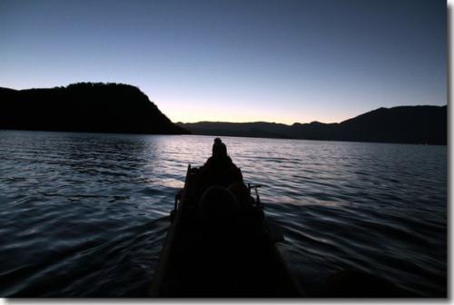 梦见一个人坐船 梦见一个人坐船