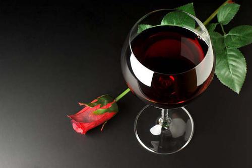 梦见红酒