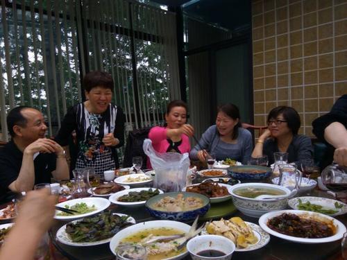 梦见和老同学一起吃饭
