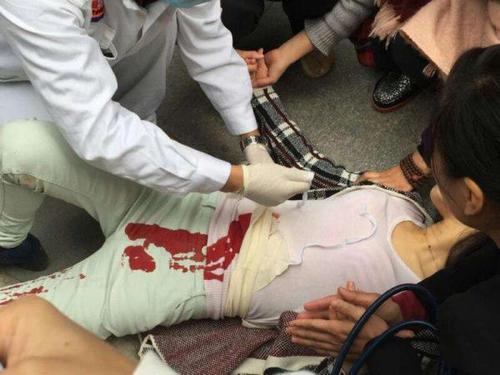 梦见腹部被捅刀没流血