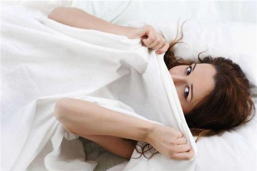 梦见有个女人要和我睡觉 梦见有个女人要和我睡觉