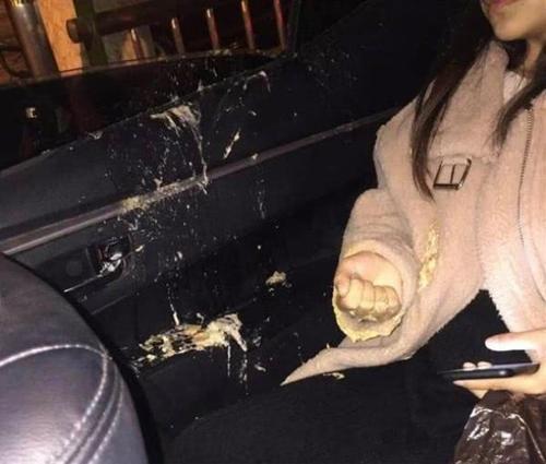 梦见呕吐物