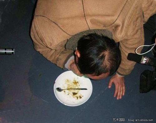 梦见自己拉屎在地上