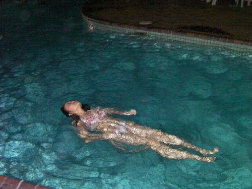 梦见水里搬死人