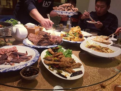 梦见吃大餐没吃 梦见吃大餐没吃