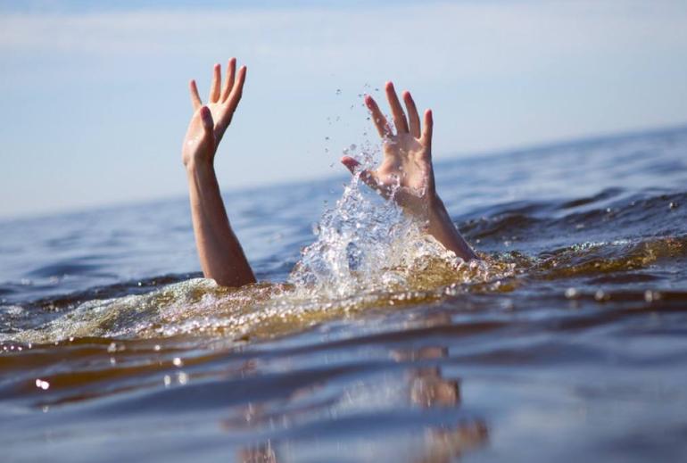 梦见掉水里淹死