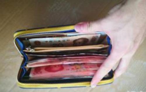 梦见钱包掉河里