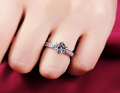 梦见钻石戒指发亮 梦见钻石戒指发亮