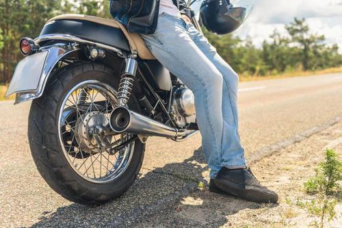 梦见坐在摩托车上