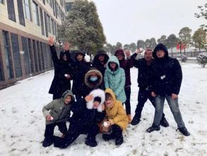 梦见下大雪打伞 梦见下大雪打伞