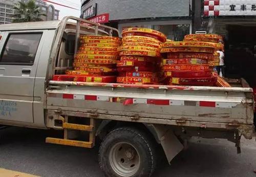 梦见别人拉一车的鞭炮 梦见别人拉一车的鞭炮