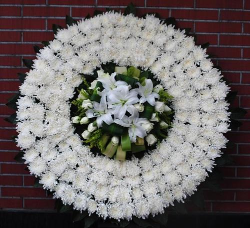 梦见花圈丧事 梦见花圈丧事