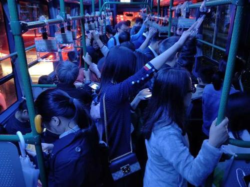 梦见在挤公交 梦见在挤公交