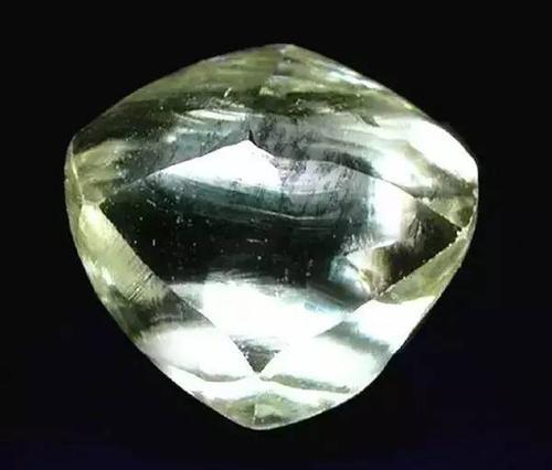 梦见河边捡钻石 梦见河边捡钻石