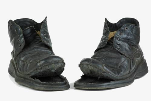 梦见鞋头破了 梦见鞋头破了