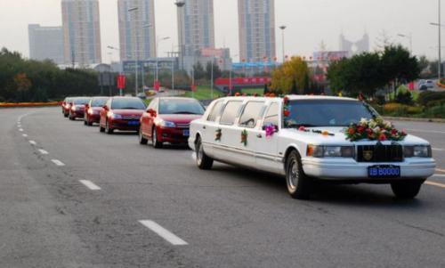 梦见开婚车