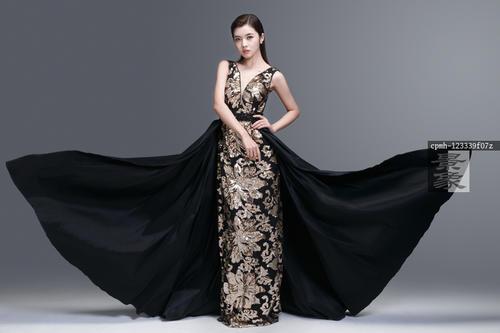 梦见穿晚礼服 梦见穿晚礼服