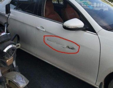 梦见车子给人刮了