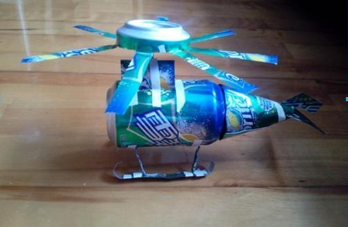 梦见易拉罐划脚