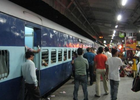 梦见独自坐火车 梦见独自坐火车