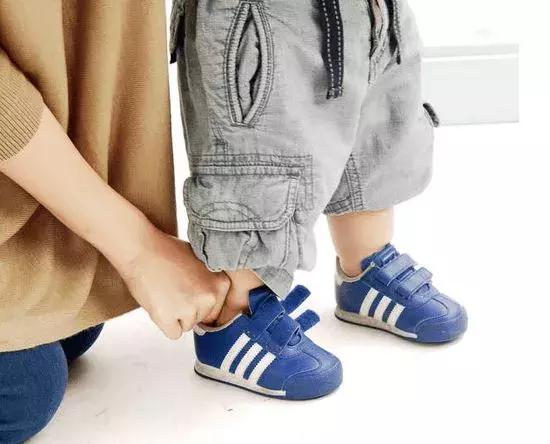 梦见买鞋给小孩子