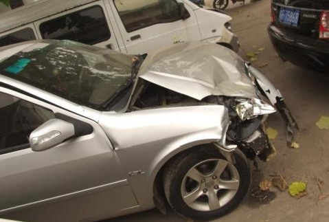 梦见差点被车撞 梦见差点被车撞