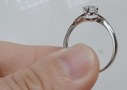 梦见戒指掉厕所