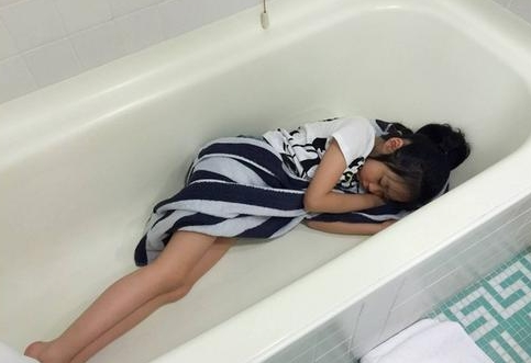 梦见睡在厕所里