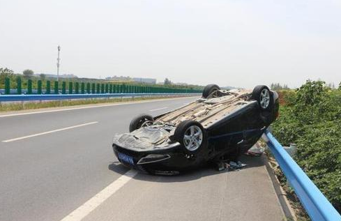 梦见开车翻了