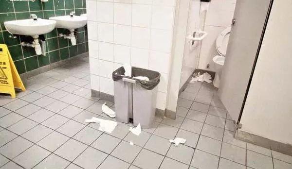 梦见上厕所没门 梦见上厕所没门