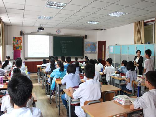 梦见在学校读书