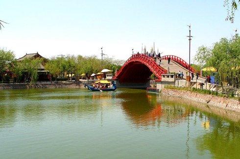 梦见桥下有河流水