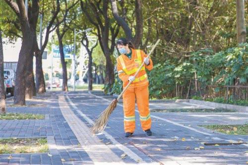 梦见打扫马路