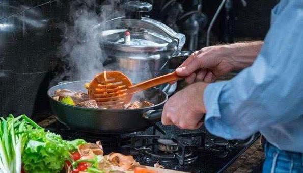 梦见自己在做饭 梦见自己在做饭