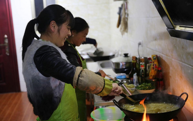 梦见回家父母做饭