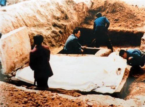 梦见开棺材验尸