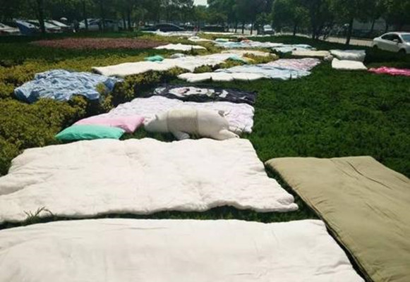 梦见被子放地上 梦见被子放地上