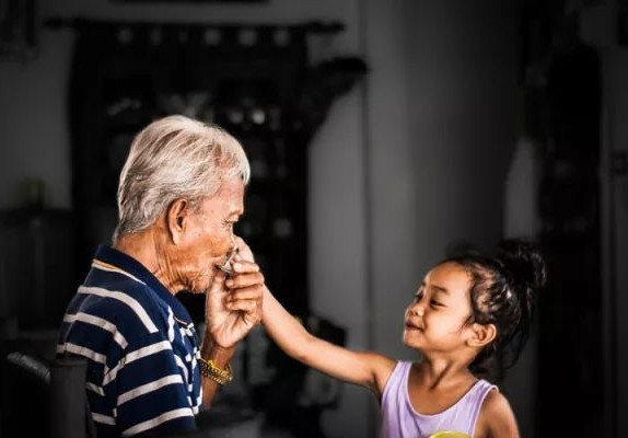 梦见我和死去爷爷说话 梦见我和死去爷爷说话
